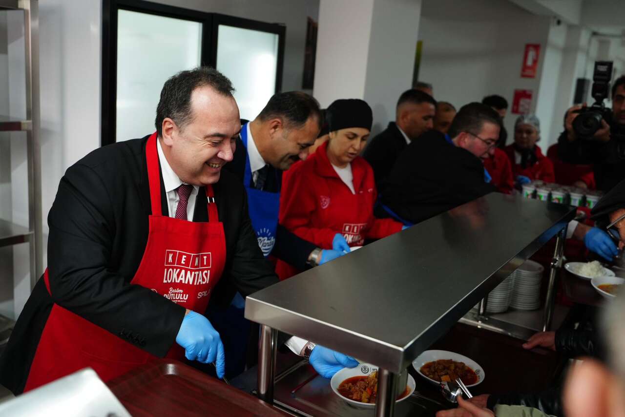 Manisa’da aynı gün iki ilçe: Ucuz yemek, ucuz ekmek, temel gıda 6